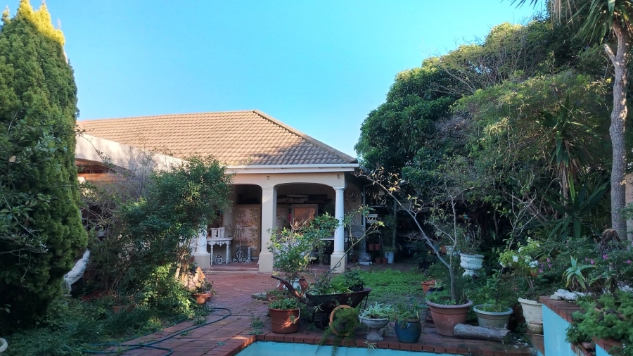 4 Bedroom Property for Sale in Chanteclair Western Cape